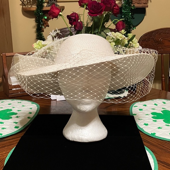 Accessories - Vintage Wide-Brim Veiled Straw Hat - Ivory